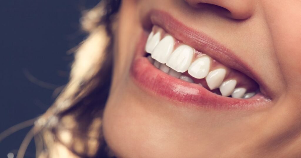 Poetry on beautiful smile in Hindi
