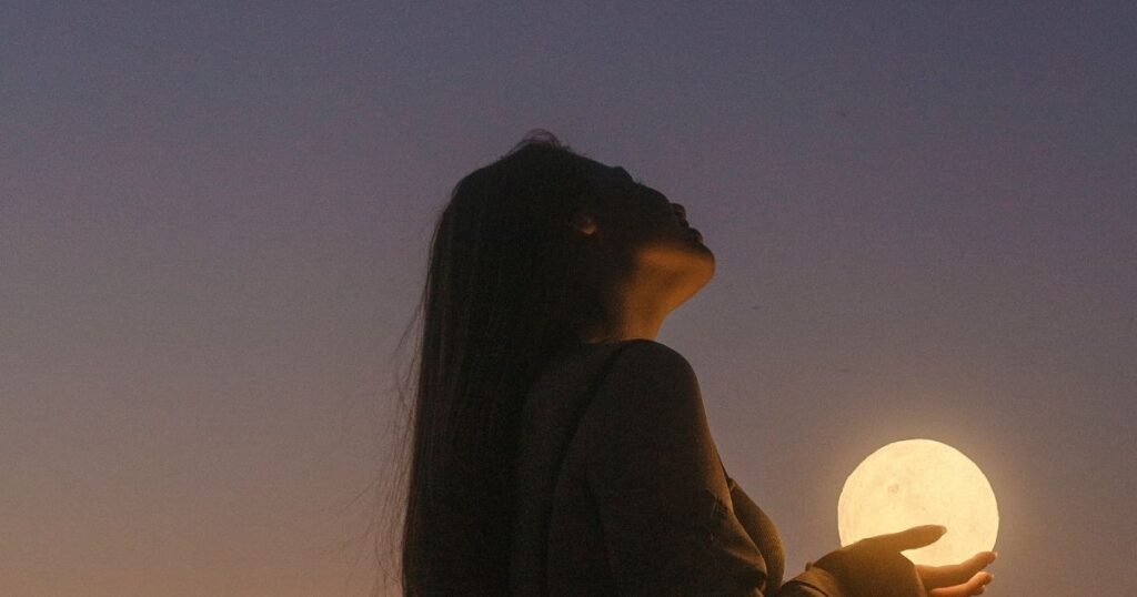 Moon Shayari in English for Girl