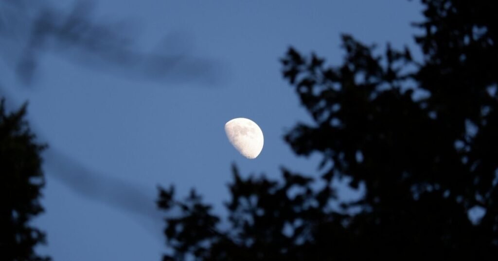 Moon deep shayari