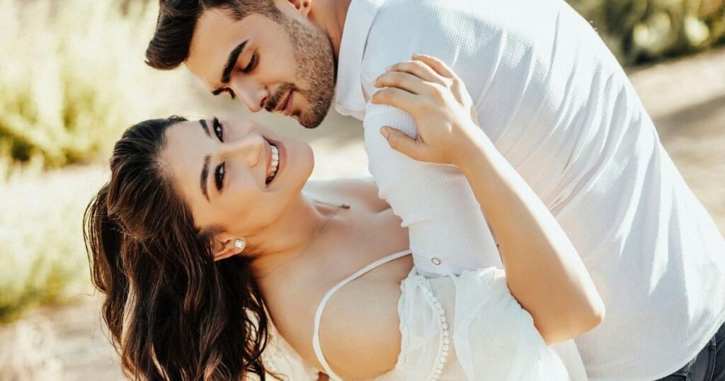 romantic couple shayari